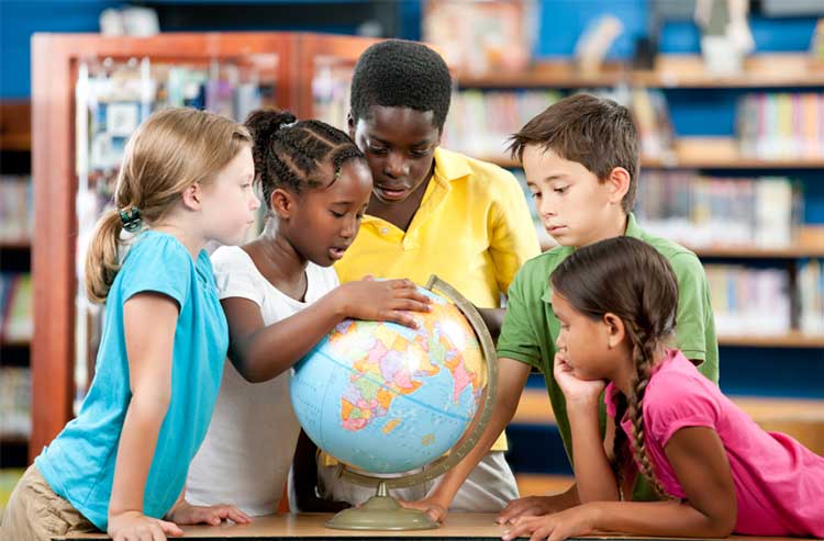 کودکان در مدرسه 